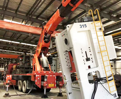 九寨沟附近随车吊出租，轻松解决运输难题