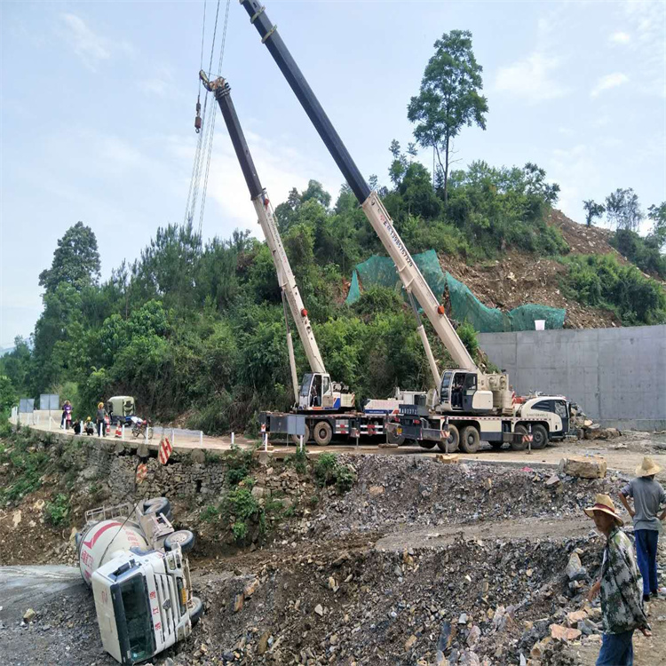 九寨沟汽车掉沟里叫吊车救援要多少钱